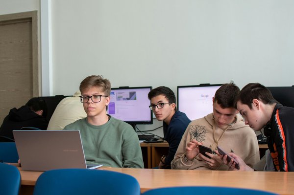 Les meilleures écoles d'informatique à paris : guide pratique